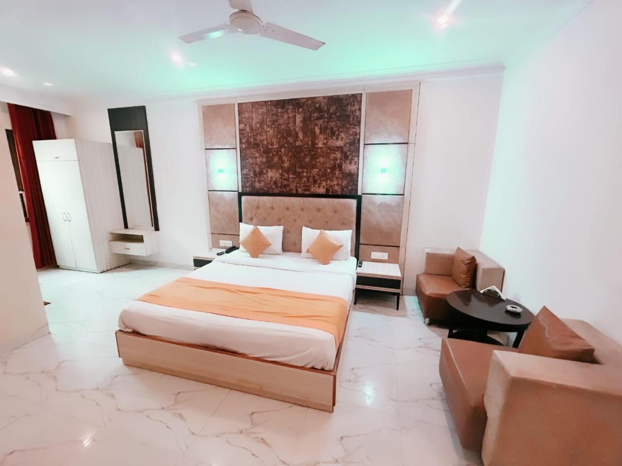 Hotel The Almora By Rs Global Near By Delhi International Airport With - Free Airport Drop New Delhi Exteriör bild
