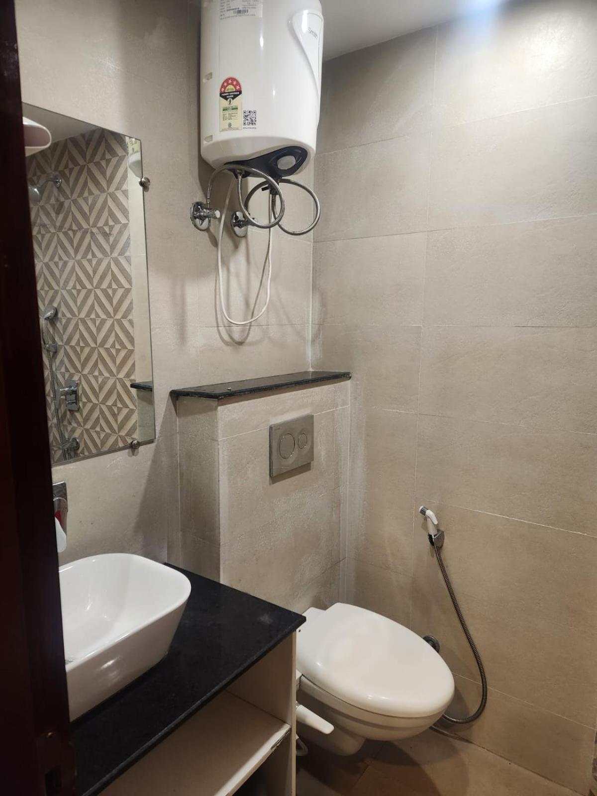 Hotel The Almora By Rs Global Near By Delhi International Airport With - Free Airport Drop New Delhi Exteriör bild