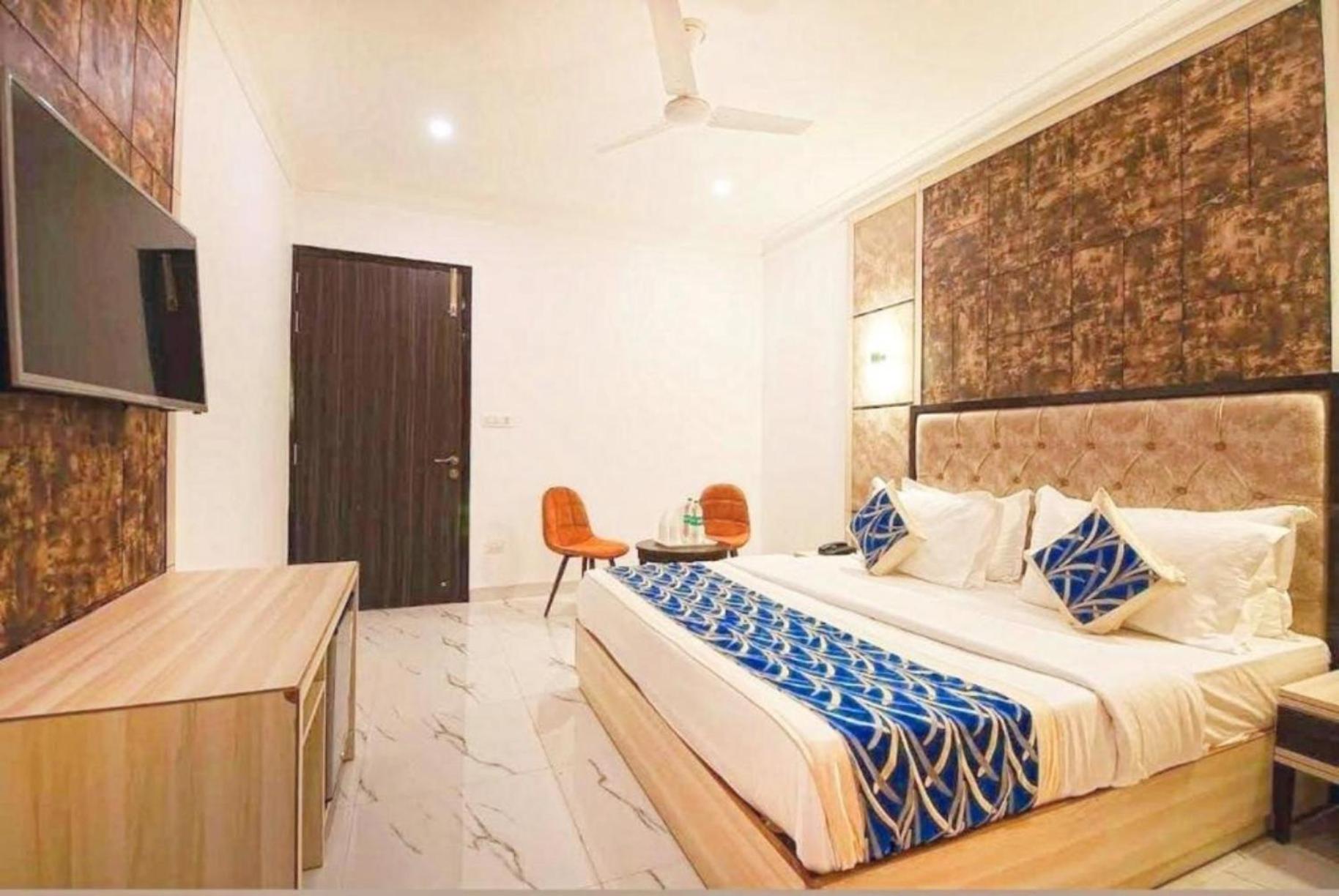Hotel The Almora By Rs Global Near By Delhi International Airport With - Free Airport Drop New Delhi Exteriör bild