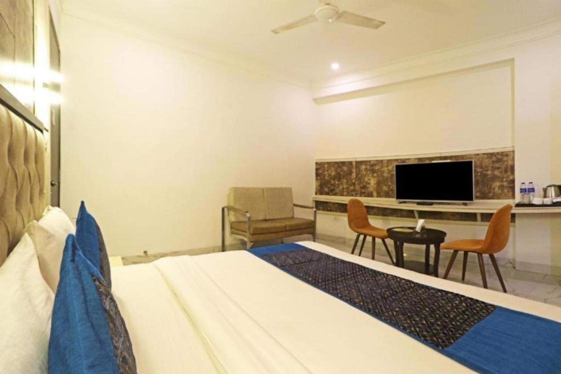 Hotel The Almora By Rs Global Near By Delhi International Airport With - Free Airport Drop New Delhi Exteriör bild