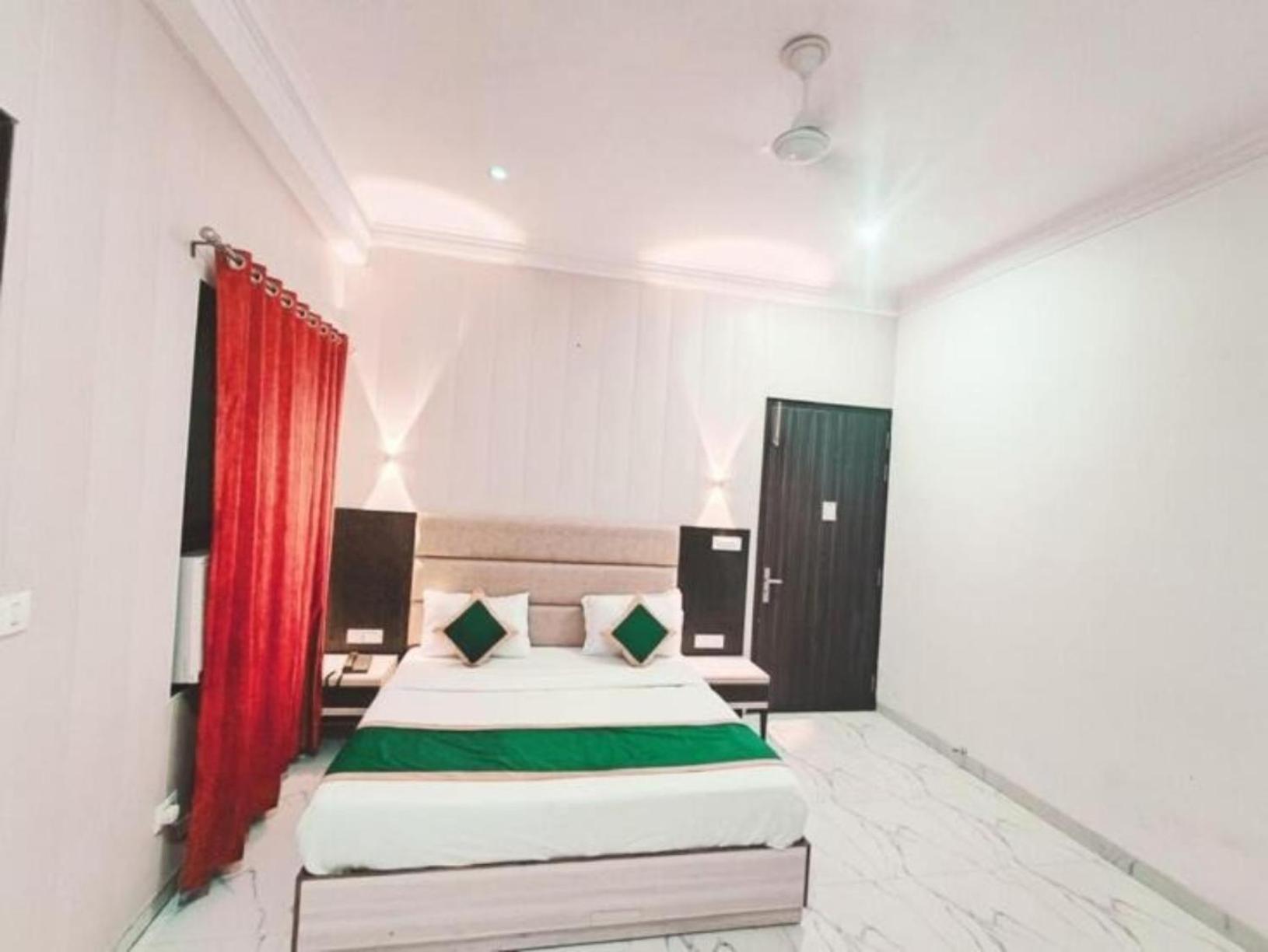 Hotel The Almora By Rs Global Near By Delhi International Airport With - Free Airport Drop New Delhi Exteriör bild