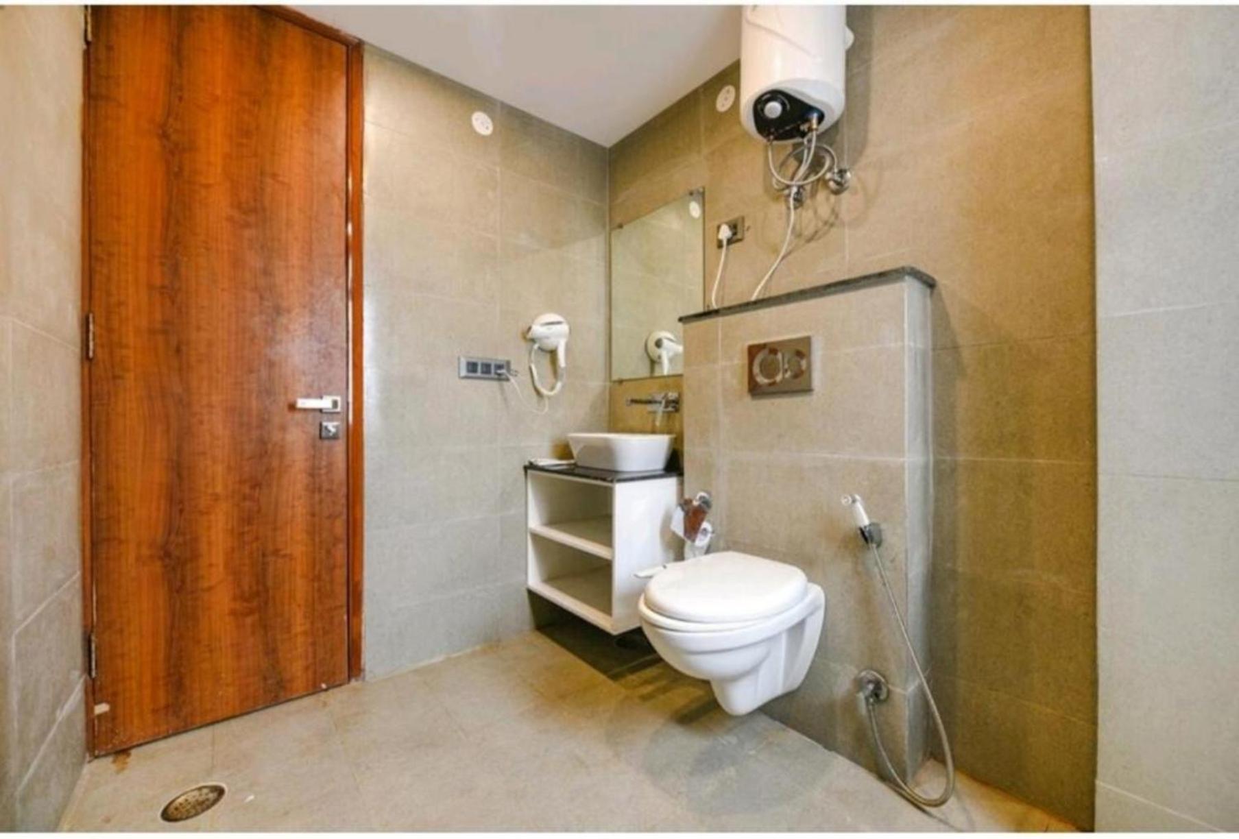 Hotel The Almora By Rs Global Near By Delhi International Airport With - Free Airport Drop New Delhi Exteriör bild