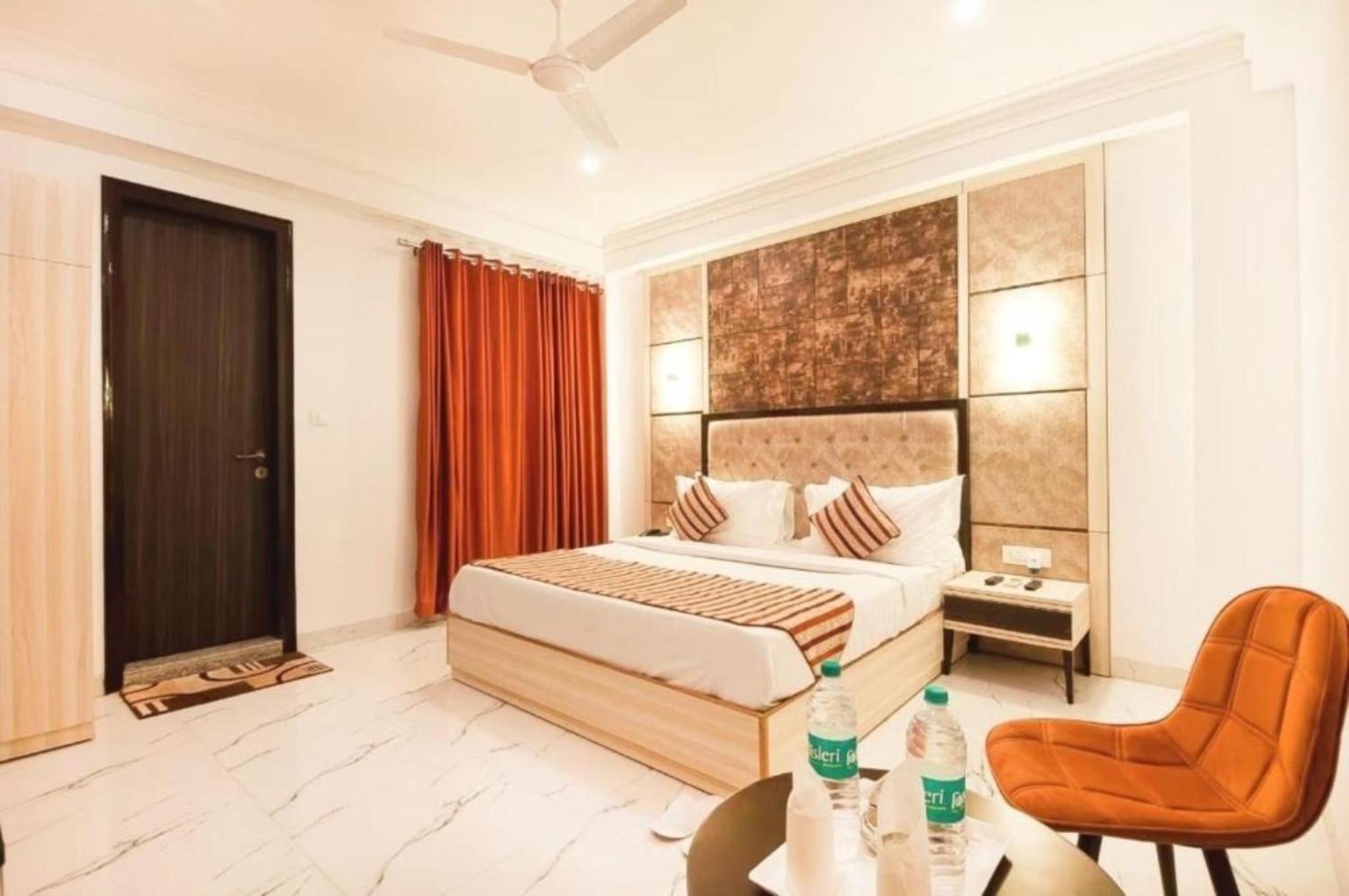 Hotel The Almora By Rs Global Near By Delhi International Airport With - Free Airport Drop New Delhi Exteriör bild
